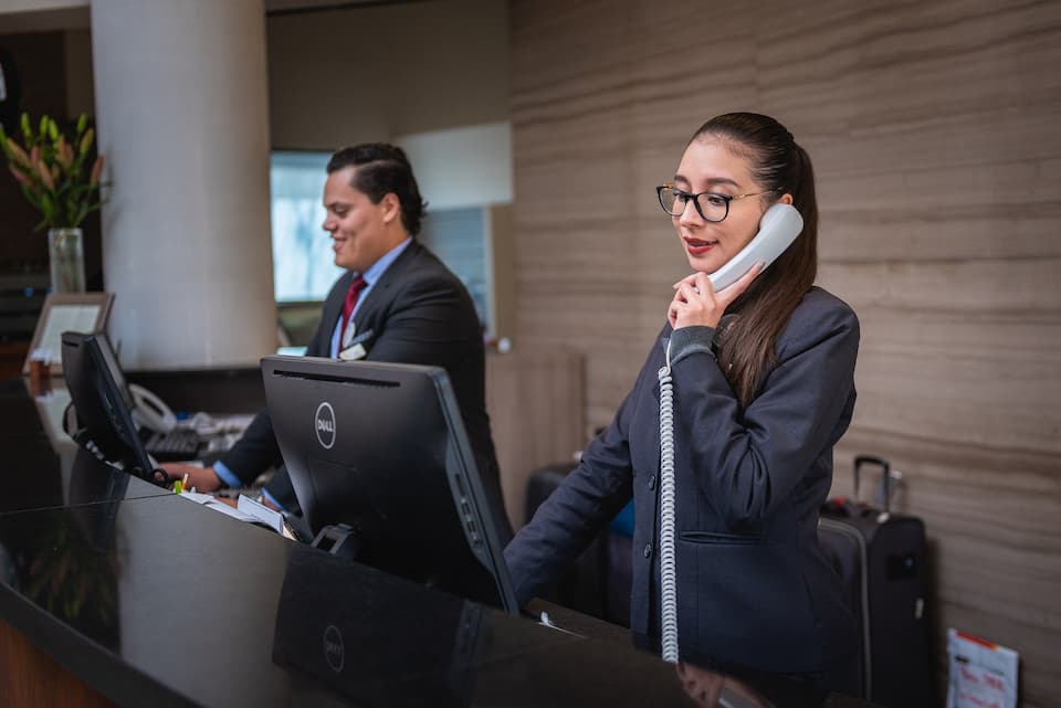 how to provide the best customer service in hotel industry